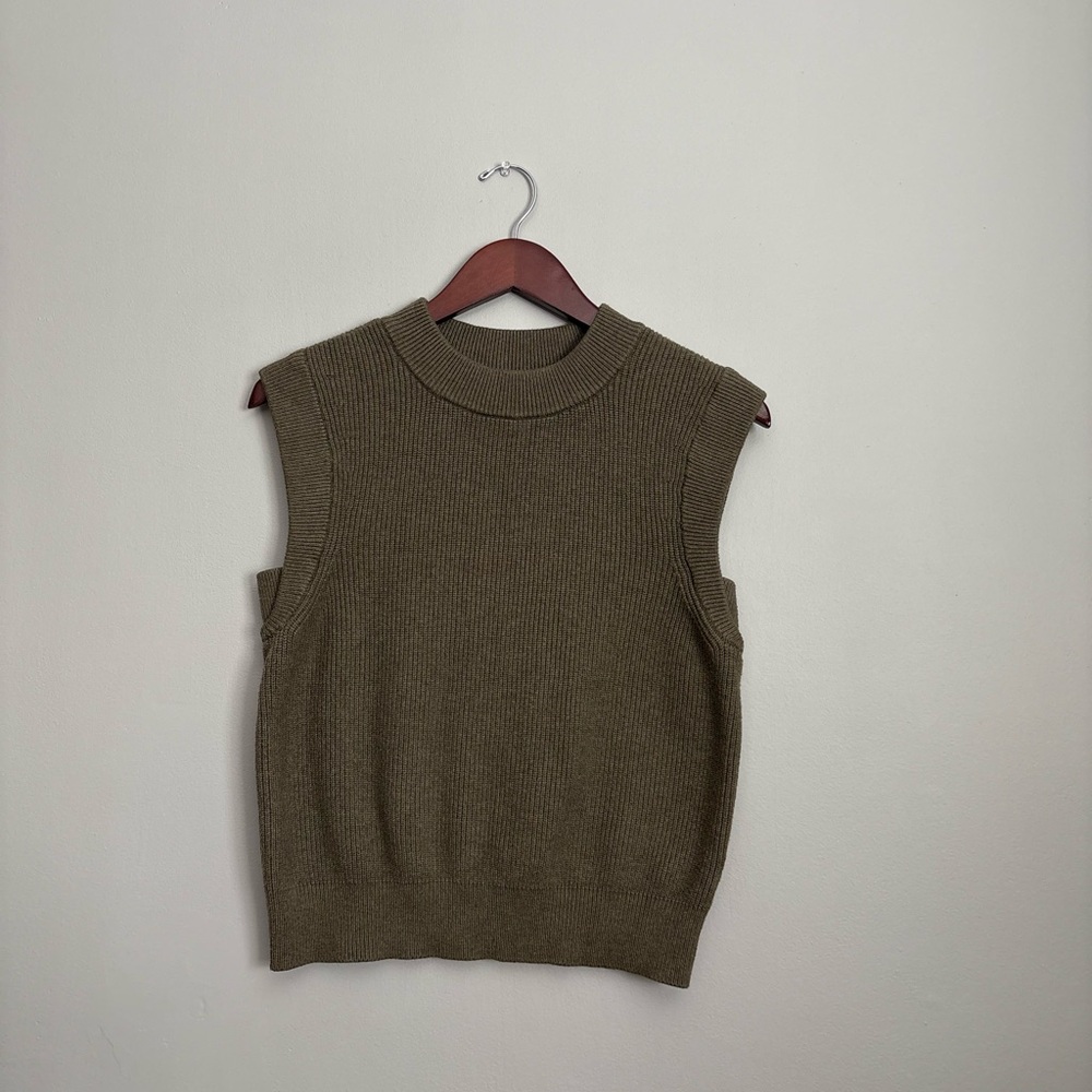 A New Day Olive Green Ribbed Sweater Vest Medium Sleeveless Knit Minimalist Top - Picture 2 of 5